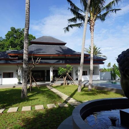 Villa Vespa Lovina Exterior photo