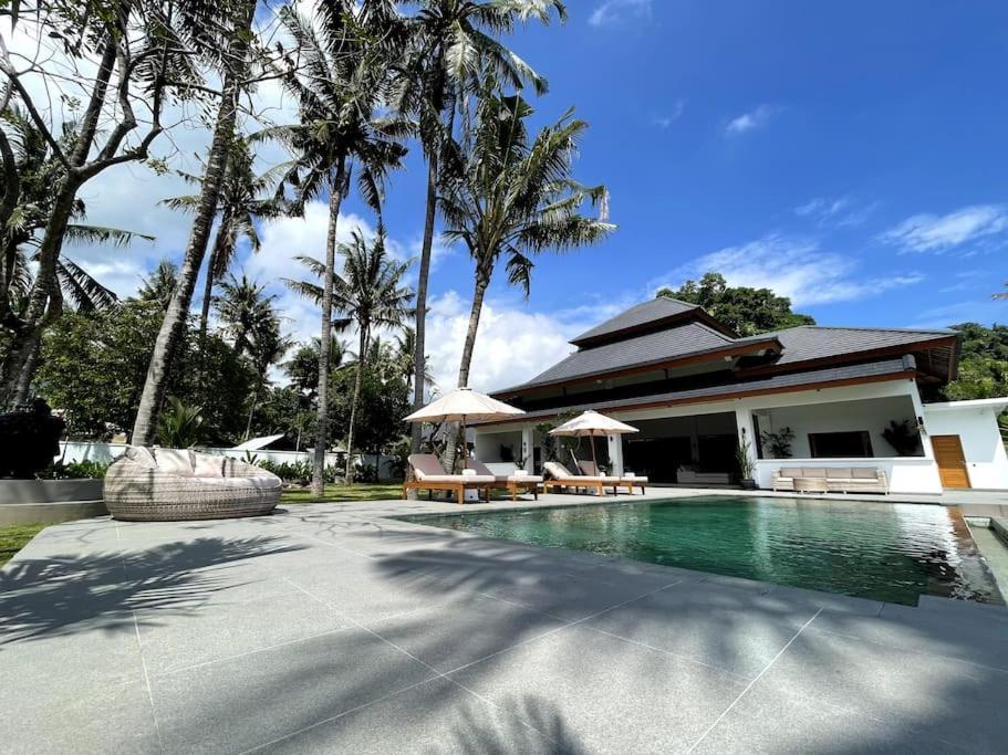 Villa Vespa Lovina Exterior photo