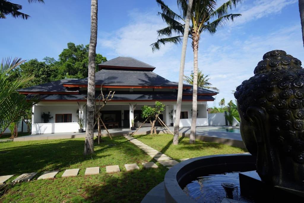 Villa Vespa Lovina Exterior photo