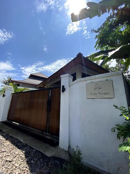 Villa Vespa Lovina Exterior photo